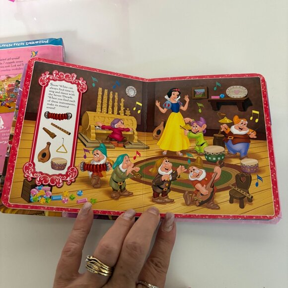 Disney Junior Little First Look & Find 4-Book Set Minnie Friends Princess Magic - Picture 4 of 9